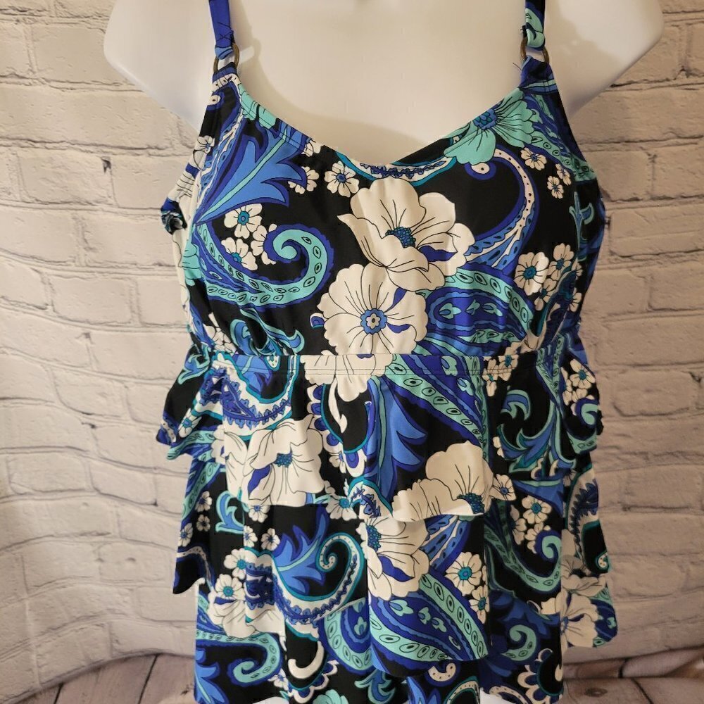 Island Escape Plus Size Printed Tiered Underwire Tankini Top- Black/Blue Multi